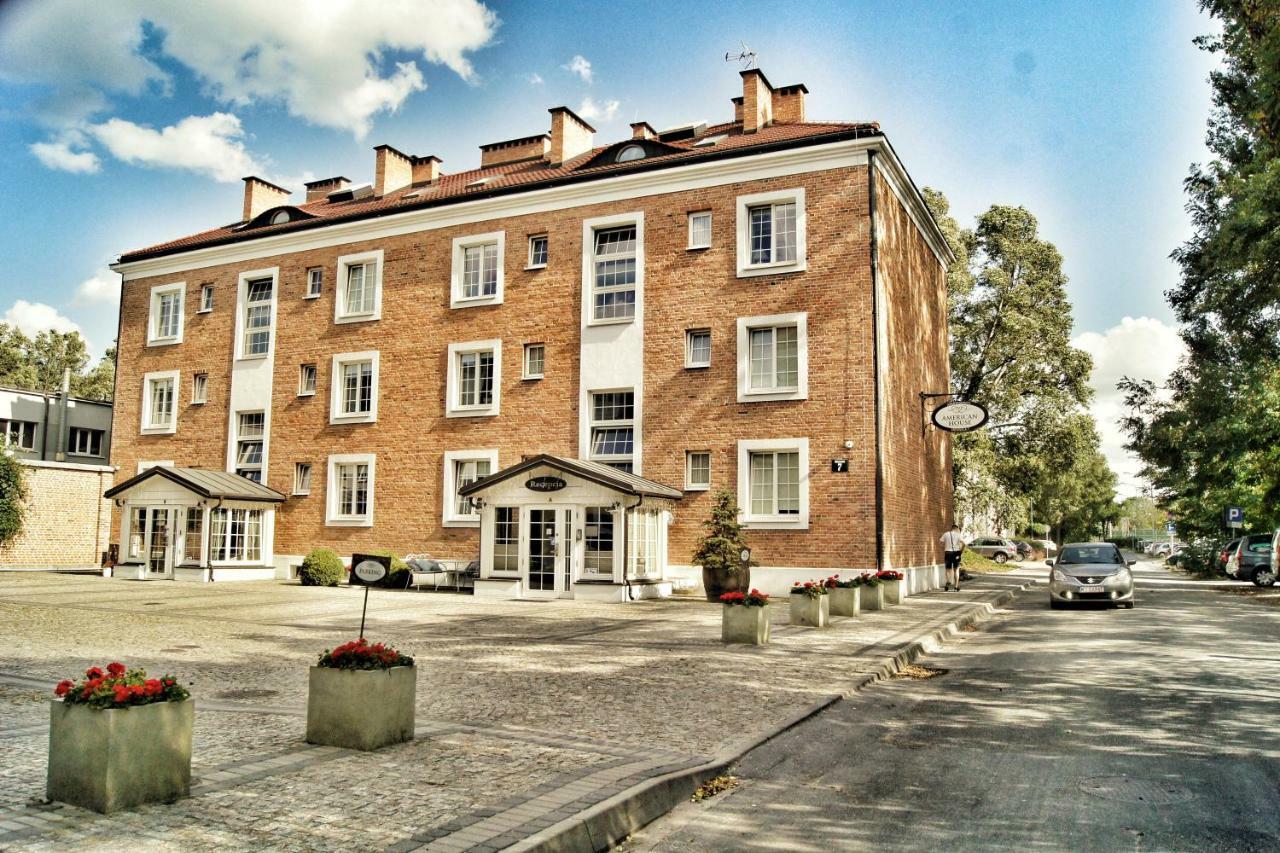 American House Hennela 2* Varsavia